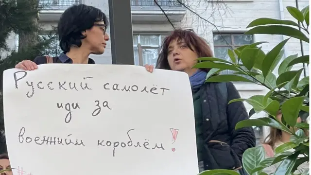 Протест проти прямих рейсів із Росією