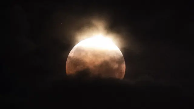 A rare super blood moon can be seen in the sky above Los Angeles, California, 26 May 2021. This full moon is the year"s biggest "supermoon" and has combined with the first total lunar eclipse in more than two years.