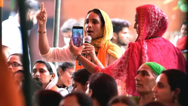 महिलाएं