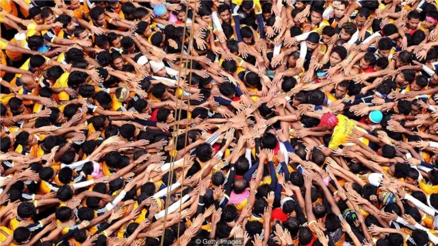 行為科學家認為,改變人們的行為沒有必要讓他們知道,潛意識的助推同樣可行。