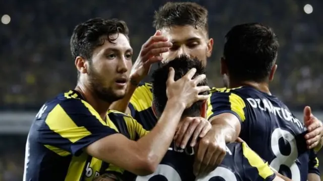 Fenerbahçe takımı futbolcularının gol sevinci