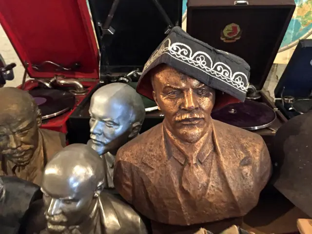 Выставка "Смирное небо"