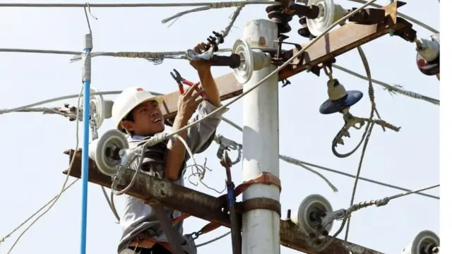 လျှပ်စစ်