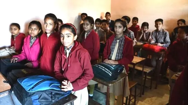 மாணவிகள்