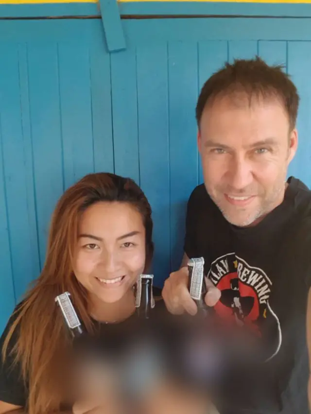 จินตนาและไมเคิล ผู้ร่วมก่อตั้งเอาท์ลอว์