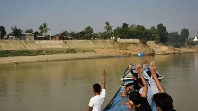 ချင်းတွင်းမြစ်ကမ်းဘေး ကနီနယ်က ရွာတစ်ရွာ