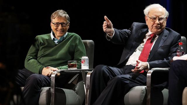 Bill Gates y Warren Buffett en una conferencia en la Universidad de Columbia en 2017.