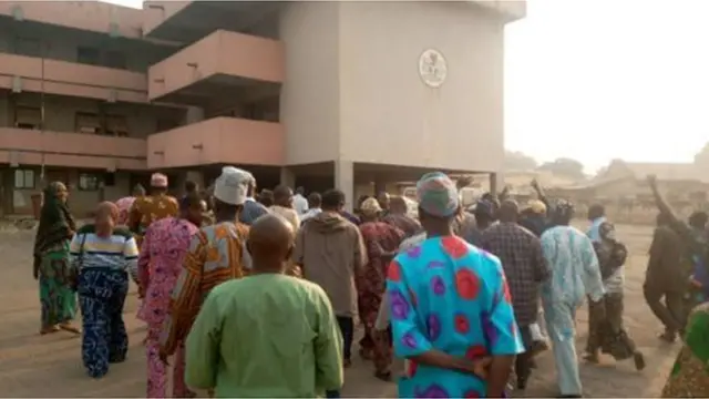 Awọn eeyan duro si ibujoko ijọba ibilẹ Afijio