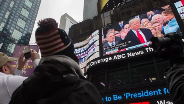 Transmisión del juramento de Donald Trump en Time Square