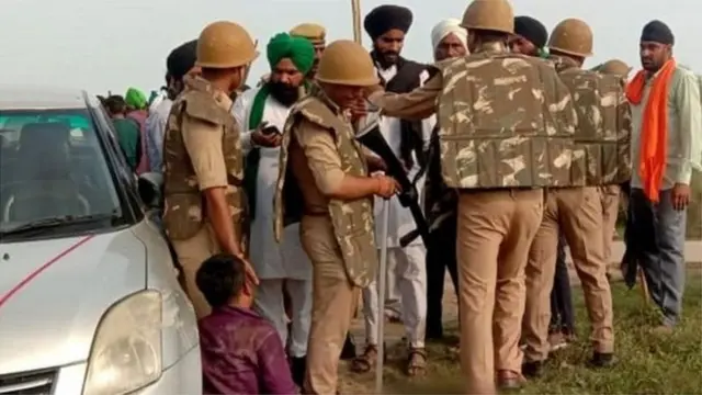 पोलीस आणि शेतकरी