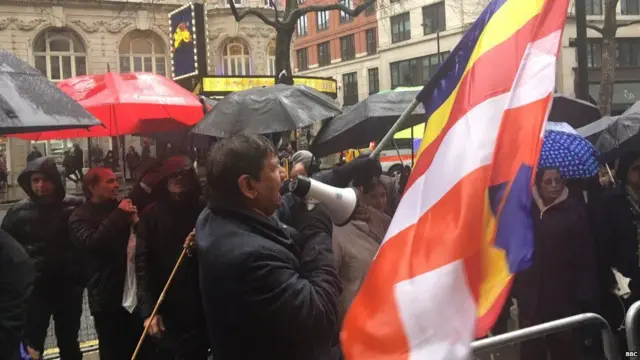 લંડનમાં ભારતીય હાઈકમિશન સામે થયેલા વિરોધ પ્રદર્શનની તસવીર