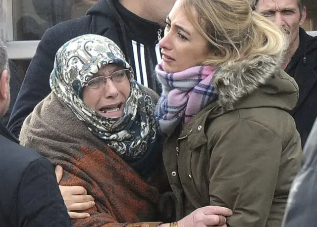 Adli Tıp önündeki bekleyiş.