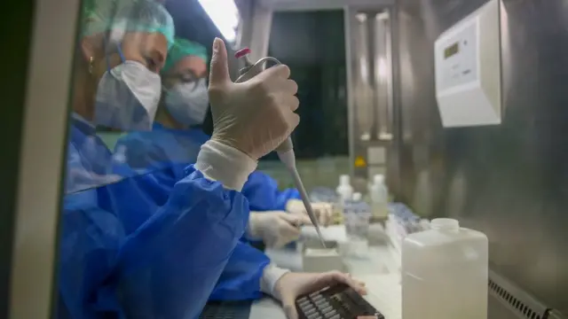 Laboratoriya işçiləri