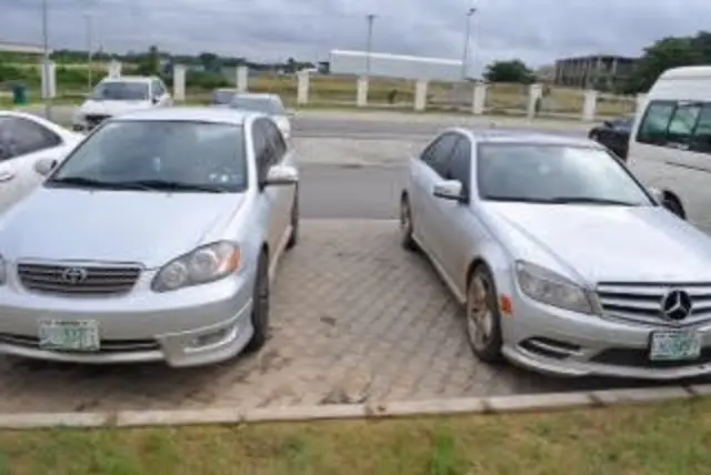 Cars wey EFCC recover from suspect hand