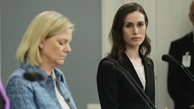 رئيسة الوزراء السويدية ماجدالينا أندرسون ورئيسة وزراء فنلندا سانا مارين في مؤتمر صحفي مشترك لدول الشمال الأوروبي في كوبنهاغن ، في 4 مايو /أيار2022.