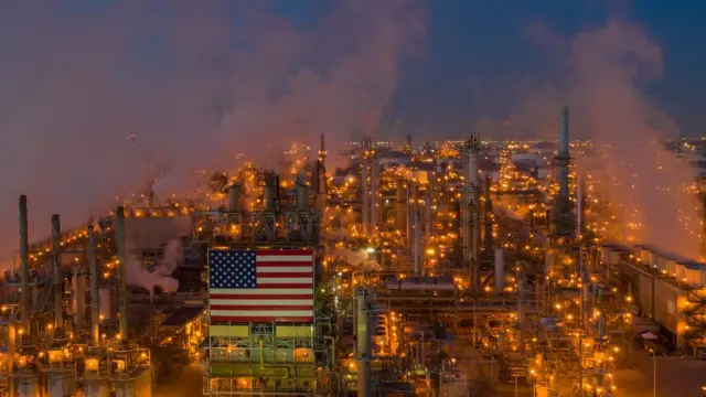 Refinería de petróleo en Estados Unidos.