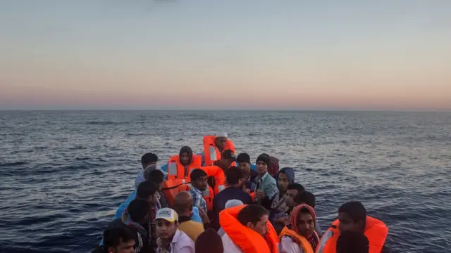 Лодка в море