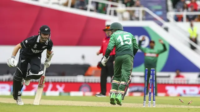 முஷ்ஃபிகுர் ரன் அவுட் செய்யும் வாய்ப்பை தவறவிட்டார்