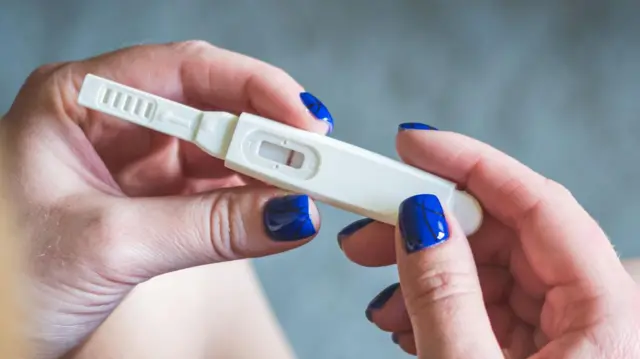 சிறுநீர் கர்ப்பப் பரிசோதனையில் நெகட்டிவ் என்று வந்தால் மட்டுமே விடுதியில் அனுமதிக்கப்படுவோம் என்று தங்களுக்குக் கூறப்பட்டதாக மாணவிகள் தெரிவித்தனர்.