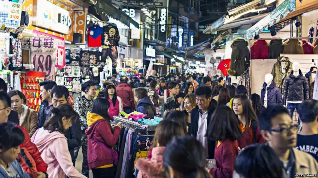 ਕੁਝ ਲੋਕਾਂ ਦਾ ਡਰ ਹੈ ਕਿ ਚੀਨ ਤਾਈਵਾਨ ਦੇ ਅਰਥਚਾਰੇ ਉੱਪਰ ਭਾਰੂ ਹੋ ਰਿਹਾ ਹੈ