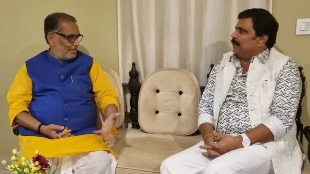 यूपी बीजेपी प्रभारी राधा मोहन सिंह (बाएं) के साथ आनंद मोहन