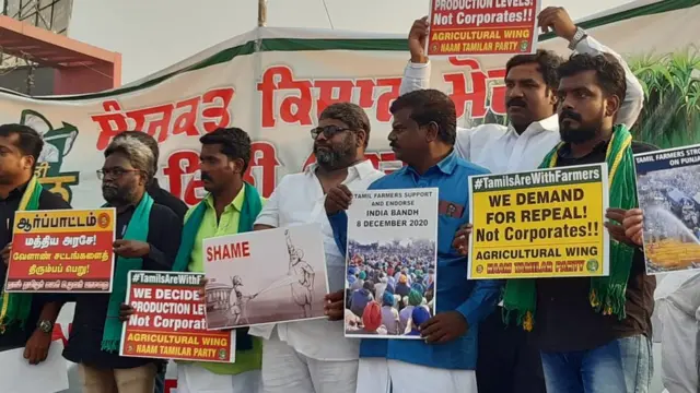 நாம் தமிழர் கட்சி சார்பில் ஆதரவு தெரிவிக்க வந்தவர்கள்.