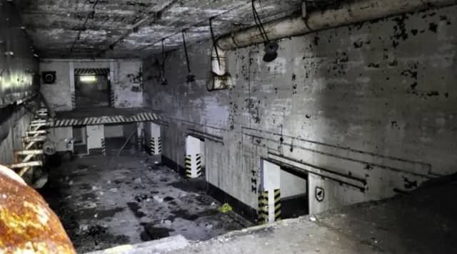 Друге две базе су у много лошијем стању. Ово је бункер у Брзезници Колонији