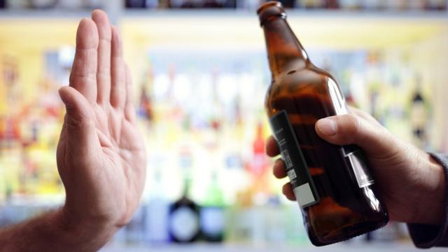 Los efectos de dejar de beber alcohol durante un mes - The New York Times