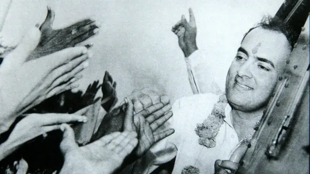 રાજીવે કૅમ્બ્રિજ યુનિવર્સિટીની ટ્રિનિટી કોલેજ અને લંડનની ઇમ્પિરિયલ કોલેજમાં ઉચ્ચ શિક્ષણ મેળવ્યું હતું.