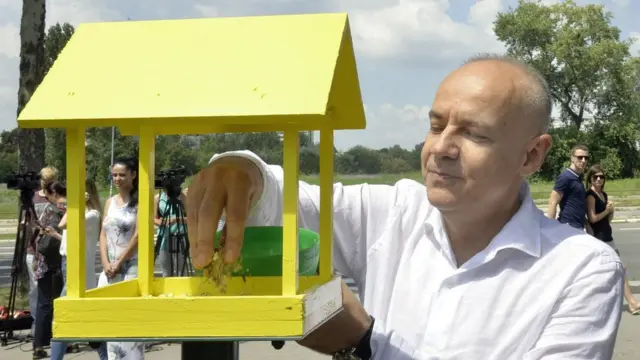 Gradonačelnik Beograda Zoran Radojičić otvorio je mini eko-zonu za beogradske vrapce krajem jula 2018. godine