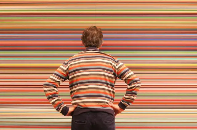 சைமன் டேவி: "லண்டனின் டேட் மாடர்ன் கேலரிக்கு சென்றபோது, இந்த பையன் கலக்கலாக நின்று கொண்டிருந்தான்"