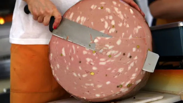 با محاسبه حجم ورقه‌های نازک کالباس، و جمع آنها باهم می‌توان حجم رول کالباس را پیدا کرد، این همان ایده انتگرال است!