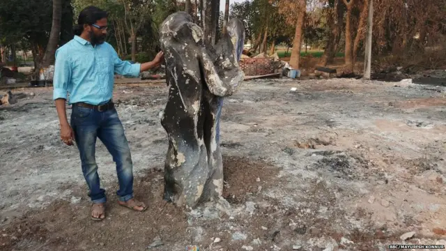 फर्नांडिस यांचा स्टुडिओ या भागात सर्वांना माहीत आहे