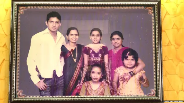 नागेश भोईर आणि त्याच्या बहिणी