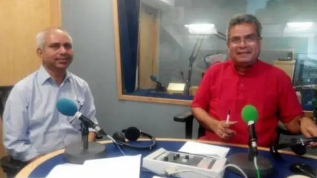 बीबीसी स्टुडिओमध्ये रेहान फजल आणि लेखक रशीद किडवई