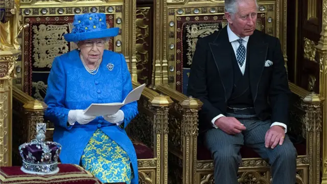 Королева відкриває засідання парламенту