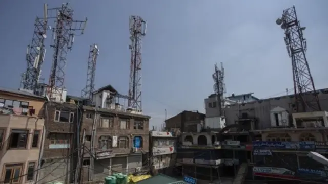 کشمیر میں بندشیں