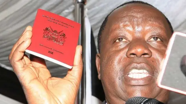Wasiirka Arrimaha Gudaha ee Kenya, Fred Matiangi, oo gavanta ku haya baasaboorka diblomaasiga ah ee Kenya