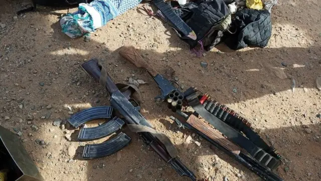 Awọn ibọn ati ohun ija oloro ti wọn gba lọwọ awọn kọlọransi naa