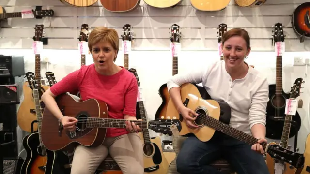 นางนิโคลา สเตอร์เจียน หัวหน้าพรรคสก็อตทิชเนชันแนล