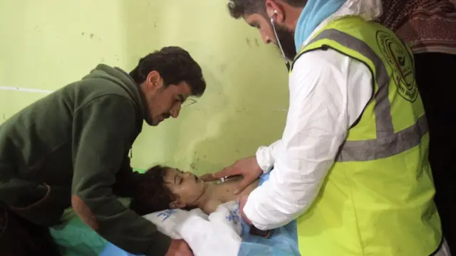 Saldırıdan etkilenen bir çocuk tedavi görüyor