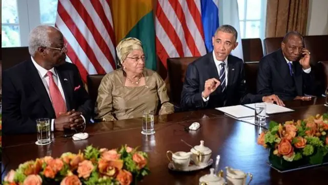 එලන් ජොන්සන් සර්ලීෆ් ධවල මන්දිරයේදී (2015)