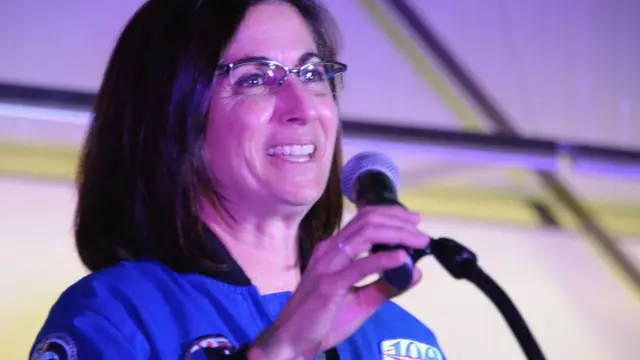 Nicole Stott talking at an event