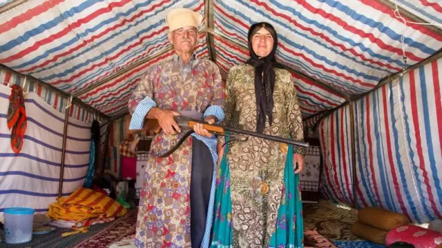 Ghazal da matar sa Tarkkenaz a cikin bukka