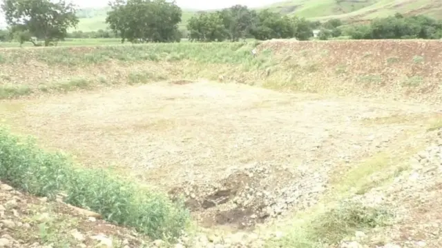 जलयुक्त अंतर्गत बांधलेलं शेततळं