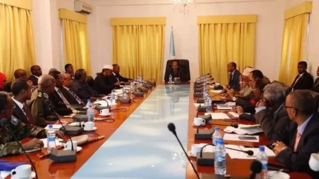 Xalka khilafka siyaasadda waxaa marar badan laga yeeshay shirar