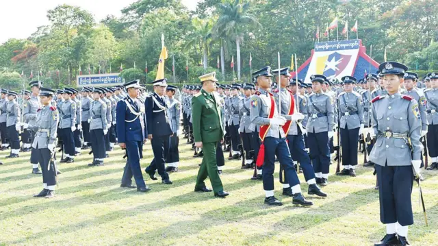 ရဲချုပ်ဟောင်း ဗိုလ်ချုပ်ဇင်မင်းထက်