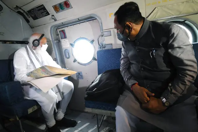 पीएम मोदी के साथ विजय रुपाणी