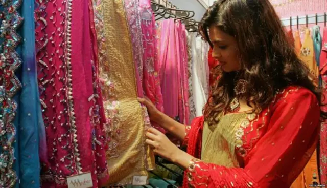 ਵਿਆਹ ਲਈ ਸ਼ੌਪਿੰਗ ਕਰਦੀ ਲਾੜੀ
