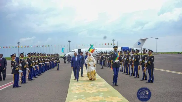 Madaxweyne Xasan Sheekh oo Itoobiya ku tagay diyaarad ka diwaangashan Soomaaliya 